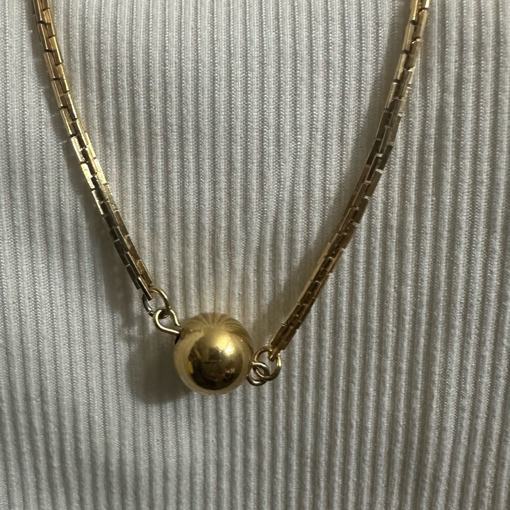 Elegant Gold Necklace